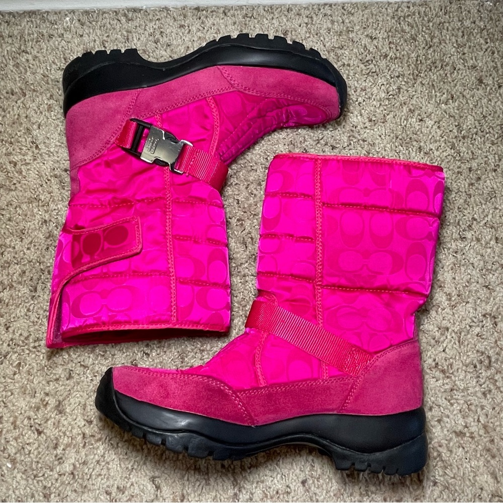 Coach Pink Sharron Boots Size 9.5B Logo Buckle & Suede / Vibram Soles F2020/H11 - Picture 2 of 11